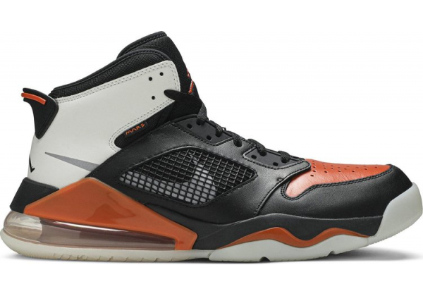 Кроссовки Nike Jordan Mars 270 shattered Backboard черно-белые с оранжевым